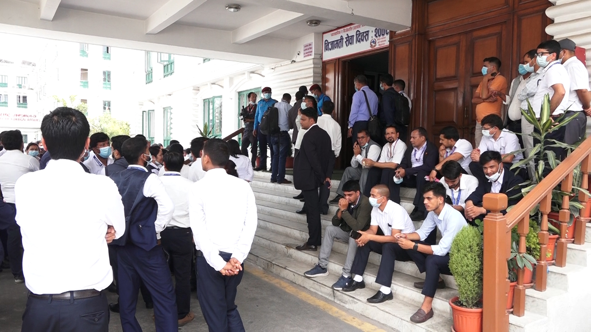 नासुको आन्‍दोलनले पछि हट्याे सरकार, सबै कर्मचारीकाे तलब वृद्धिदर १५ प्रतिशतमा सीमित